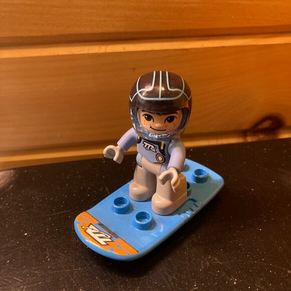 LEGO Duplo 10824 Miles’ Space Adventures – Disney Junior Set - Picture 2 of 6